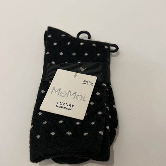 MEMOI CASHMERE BLEND SOCKS BLACK WITH WHITE DOTS OS NWT - Picture 1 of 4
